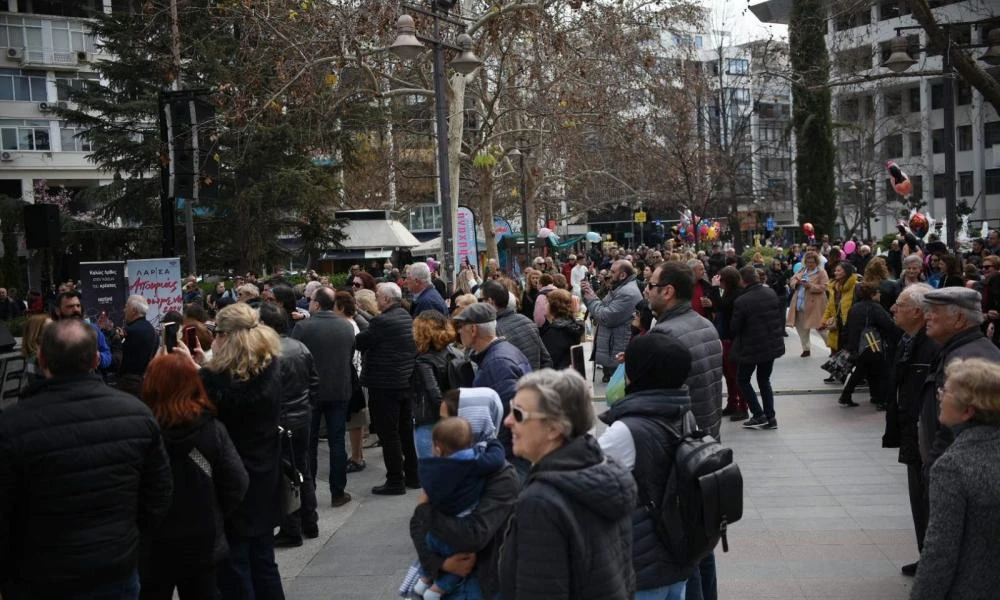 Τσικνοπέμπτη στην Λάρισα: Σουβλάκια, λουκάνικα και ξεφάντωμα